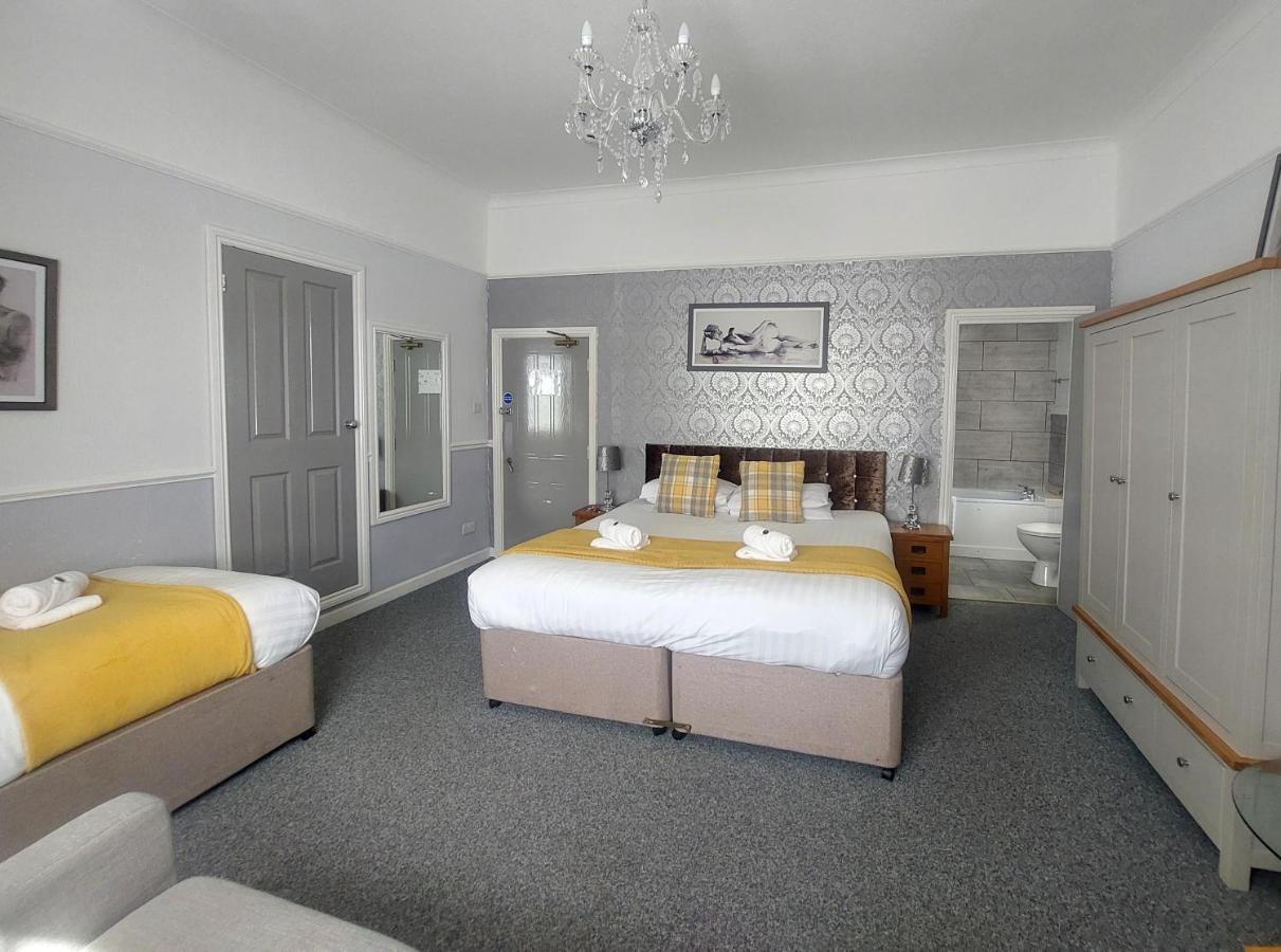 The Black Lion Royal Hotel Lampeter Zewnętrze zdjęcie