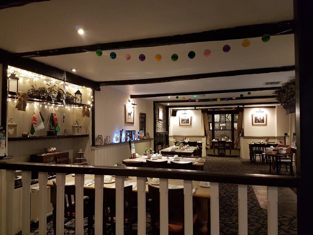 The Black Lion Royal Hotel Lampeter Zewnętrze zdjęcie